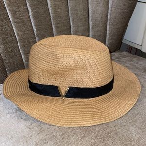 Vince Camuto women’s hat